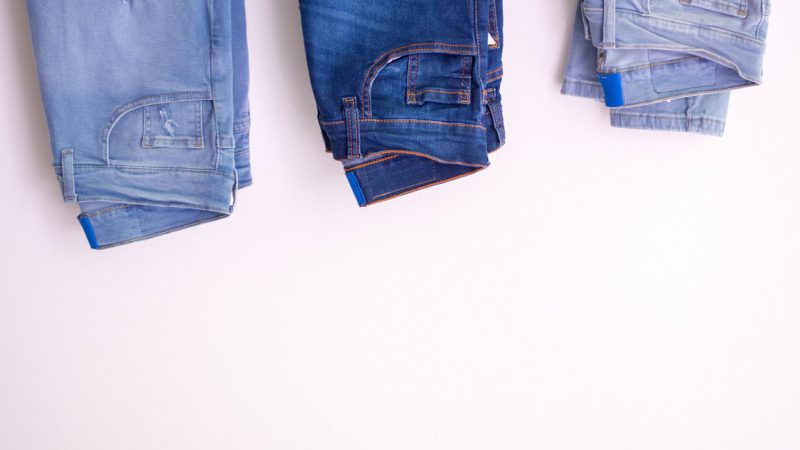 Kurtka jeansowa dla kobiet &#8211; stylizacje modowe